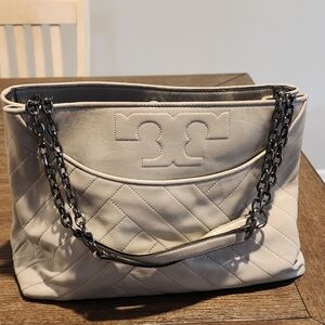 Tory Burch Elegant Gray Quilted Chain Bag